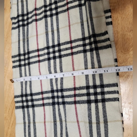Women's 100% Cashmere White Plaid Scarf made in Scotland - Picture 4 of 4